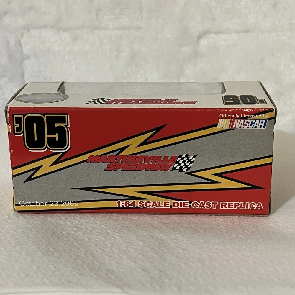 2005 ADVANCE AUTO PARTS 500 Die Cast 1:64 PROGRAM Car MARTINSVILLE SPEEDWAY